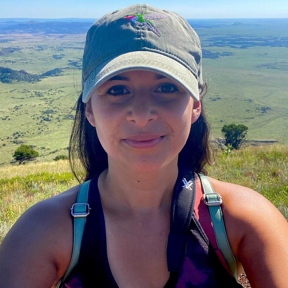 Meet your Posher, Elvia